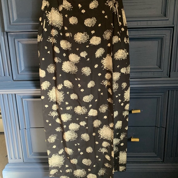 Long wrap around silk skirt - Picture 1 of 12